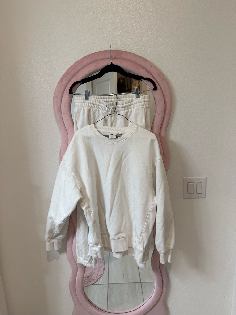Aritzia White Crewneck Sweatshirt and Jogger Set
